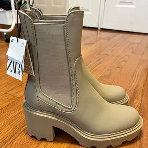 Zara Beige rubberized heeled ankle boots size 7 1/2